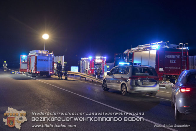 20230214 Kleinwagen prallt auf B17 gegen Laermschutzwand Foto: Stefan Schneider BFKDO BADEN 20230214 Kleinwagen prallt auf B17 gegen Laermschutzwand Foto: Stefan Schneider BFKDO BADEN