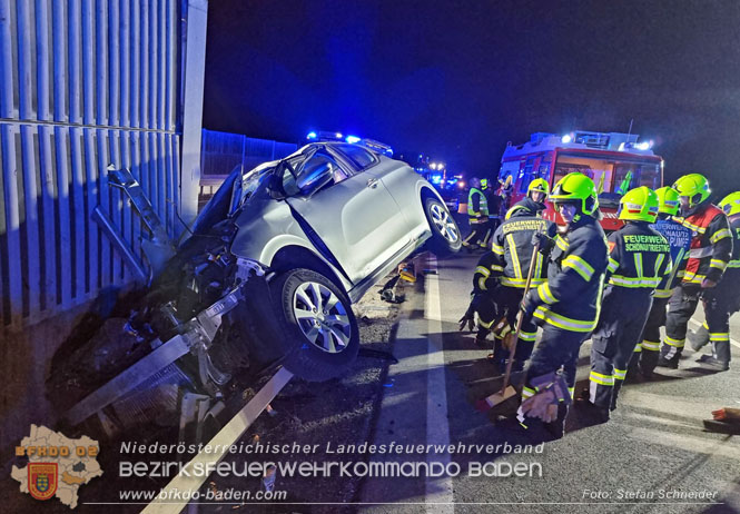 20230214 Kleinwagen prallt auf B17 gegen Laermschutzwand Foto: Stefan Schneider BFKDO BADEN 20230214 Kleinwagen prallt auf B17 gegen Laermschutzwand Foto: Stefan Schneider BFKDO BADEN