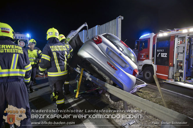 20230214 Kleinwagen prallt auf B17 gegen Laermschutzwand Foto: Stefan Schneider BFKDO BADEN 20230214 Kleinwagen prallt auf B17 gegen Laermschutzwand Foto: Stefan Schneider BFKDO BADEN