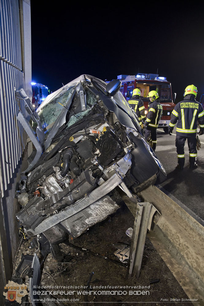20230214 Kleinwagen prallt auf B17 gegen Laermschutzwand Foto: Stefan Schneider BFKDO BADEN 20230214 Kleinwagen prallt auf B17 gegen Laermschutzwand Foto: Stefan Schneider BFKDO BADEN