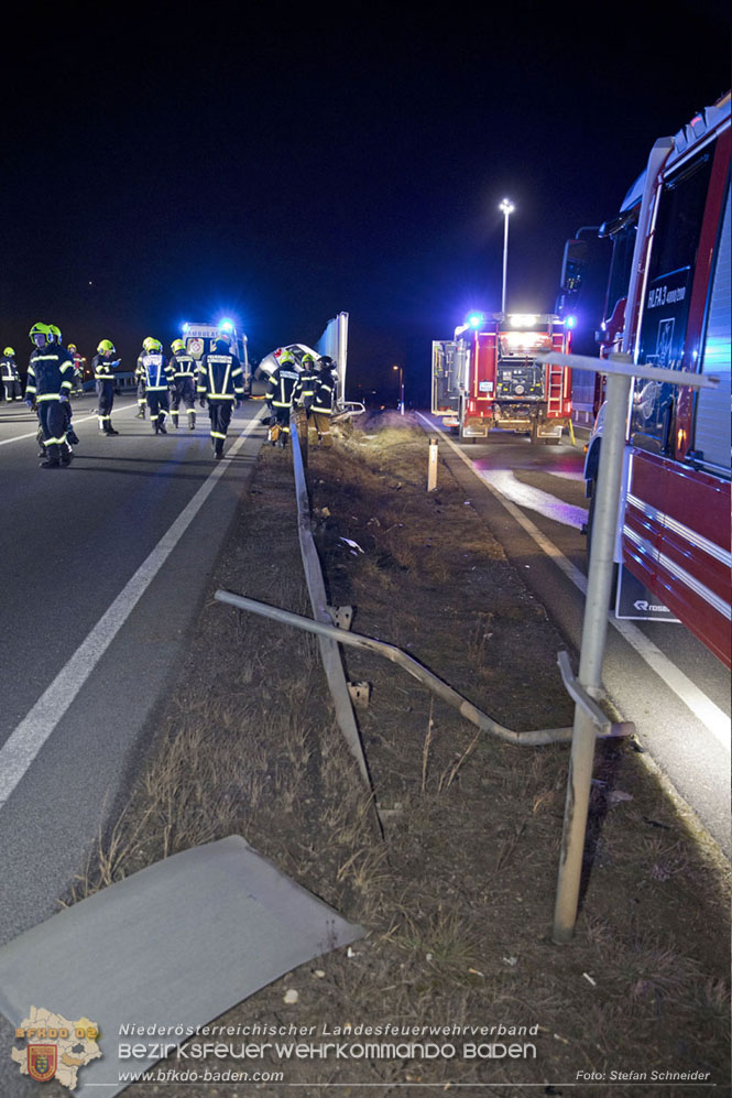 20230214 Kleinwagen prallt auf B17 gegen Laermschutzwand Foto: Stefan Schneider BFKDO BADEN 20230214 Kleinwagen prallt auf B17 gegen Laermschutzwand Foto: Stefan Schneider BFKDO BADEN