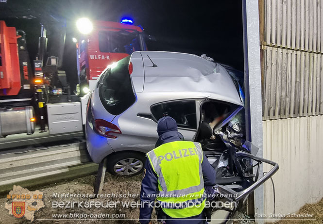 20230214 Kleinwagen prallt auf B17 gegen Laermschutzwand Foto: Stefan Schneider BFKDO BADEN 20230214 Kleinwagen prallt auf B17 gegen Laermschutzwand Foto: Stefan Schneider BFKDO BADEN