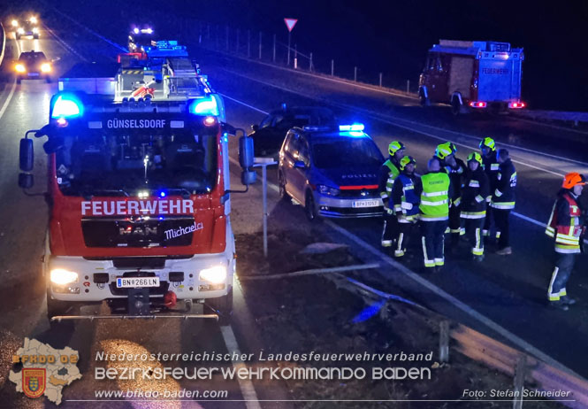 20230214 Kleinwagen prallt auf B17 gegen Laermschutzwand Foto: Stefan Schneider BFKDO BADEN 20230214 Kleinwagen prallt auf B17 gegen Laermschutzwand Foto: Stefan Schneider BFKDO BADEN