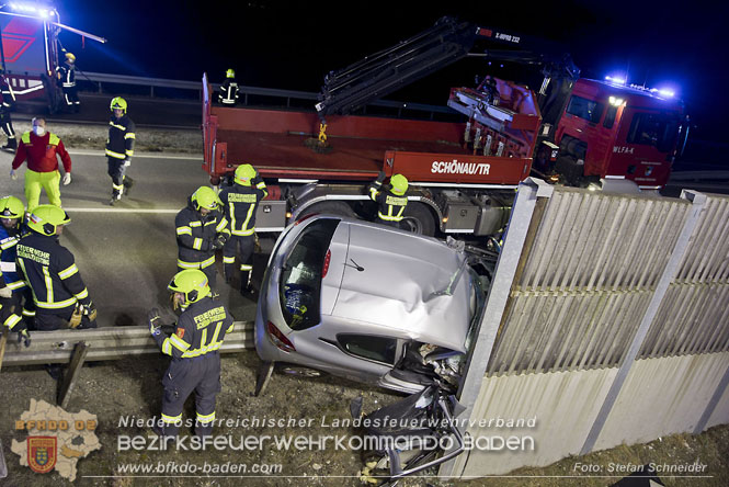 20230214 Kleinwagen prallt auf B17 gegen Laermschutzwand Foto: Stefan Schneider BFKDO BADEN 20230214 Kleinwagen prallt auf B17 gegen Laermschutzwand Foto: Stefan Schneider BFKDO BADEN