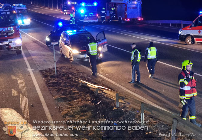 20230214 Kleinwagen prallt auf B17 gegen Laermschutzwand Foto: Stefan Schneider BFKDO BADEN 20230214 Kleinwagen prallt auf B17 gegen Laermschutzwand Foto: Stefan Schneider BFKDO BADEN