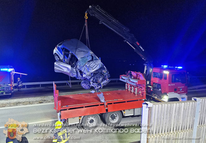 20230214 Kleinwagen prallt auf B17 gegen Laermschutzwand Foto: Stefan Schneider BFKDO BADEN 20230214 Kleinwagen prallt auf B17 gegen Laermschutzwand Foto: Stefan Schneider BFKDO BADEN