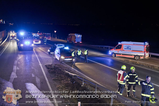 20230214 Kleinwagen prallt auf B17 gegen Laermschutzwand Foto: Stefan Schneider BFKDO BADEN 20230214 Kleinwagen prallt auf B17 gegen Laermschutzwand Foto: Stefan Schneider BFKDO BADEN