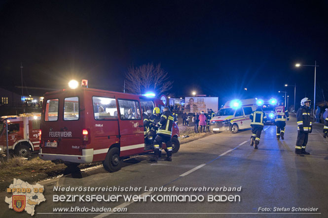 20230218 Großschadensereignis - Menschenrettung (T3) auf der B60 Foto: Stefan Schneider BFKDO BADEN 20230218 Großschadensereignis - Menschenrettung (T3) auf der B60 Foto: Stefan Schneider BFKDO BADEN