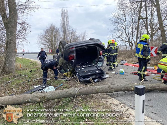20230305 Menschenrettung nach Fahrzeugüberschlag auf der L2085  Foto: Freiwillige Feuerwehr Möllersdorf