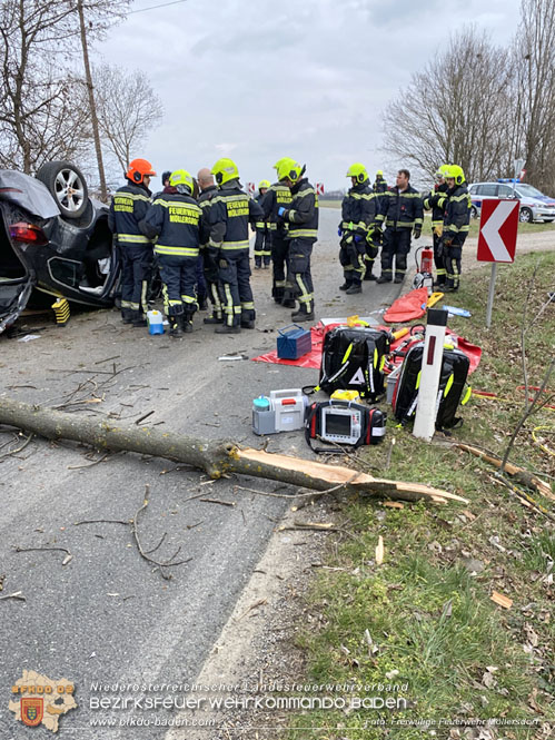20230305 Menschenrettung nach Fahrzeugüberschlag auf der L2085  Foto: Freiwillige Feuerwehr Möllersdorf