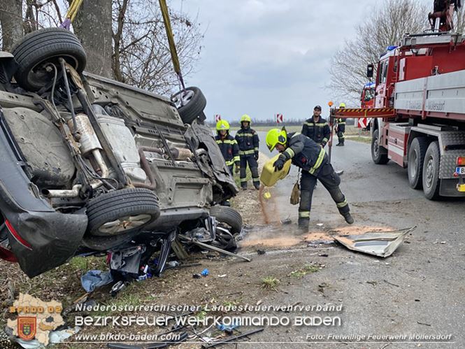 20230305 Menschenrettung nach Fahrzeugüberschlag auf der L2085  Foto: Freiwillige Feuerwehr Möllersdorf