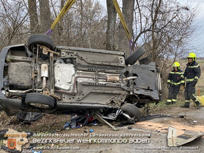 20230305 Menschenrettung nach Fahrzeugüberschlag auf der L2085  Foto: Freiwillige Feuerwehr Möllersdorf