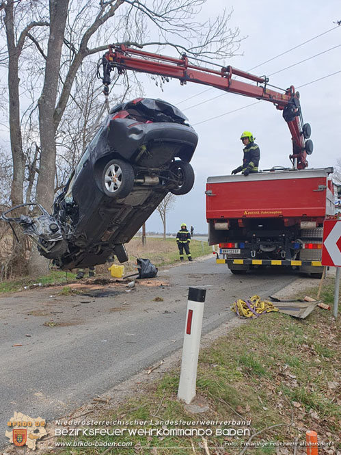 20230305 Menschenrettung nach Fahrzeugüberschlag auf der L2085  Foto: Freiwillige Feuerwehr Möllersdorf