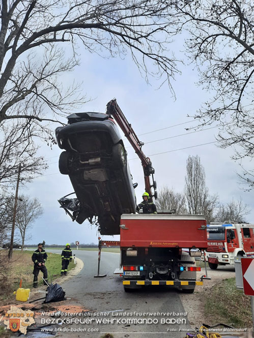 20230305 Menschenrettung nach Fahrzeugüberschlag auf der L2085  Foto: Freiwillige Feuerwehr Möllersdorf