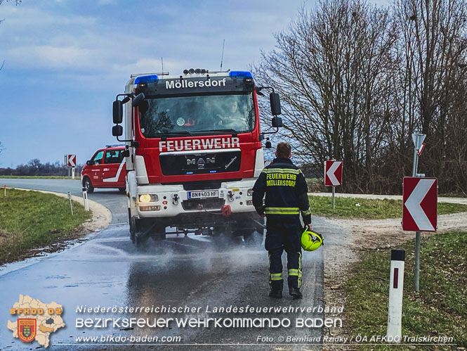 20230305 Menschenrettung nach Fahrzeugüberschlag auf der L2085  Foto: Bernhard Rzidky Team ÖA AFKDO Traiskirchen