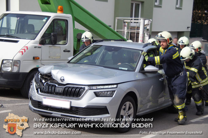 20230317 Verkehrsunfall in Enzesfeld Foto: Freiwillige Feuerwehr Enzesfeld 20230317 Verkehrsunfall in Enzesfeld Foto: Freiwillige Feuerwehr Enzesfeld