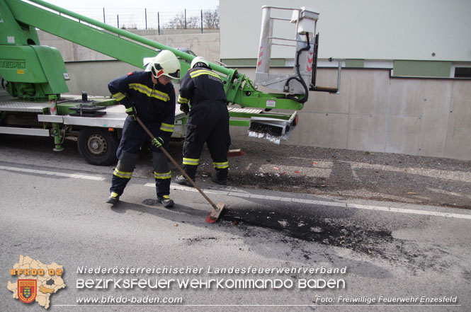 20230317 Verkehrsunfall in Enzesfeld Foto: Freiwillige Feuerwehr Enzesfeld 20230317 Verkehrsunfall in Enzesfeld Foto: Freiwillige Feuerwehr Enzesfeld