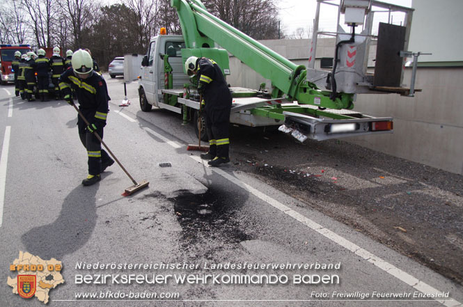 20230317 Verkehrsunfall in Enzesfeld Foto: Freiwillige Feuerwehr Enzesfeld 20230317 Verkehrsunfall in Enzesfeld Foto: Freiwillige Feuerwehr Enzesfeld