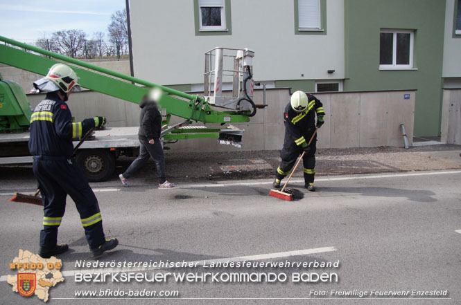 20230317 Verkehrsunfall in Enzesfeld  Foto: Freiwillige Feuerwehr Enzesfeld