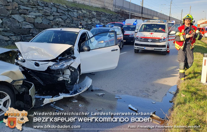 220230317 Verkehrsunfall Baden Leesdorf LB212 Dammgasse Foto: Freiwillige Feuerwehr Baden-Leesdorf / Stefan Wagner 220230317 Verkehrsunfall Baden Leesdorf LB212 Dammgasse Foto: Freiwillige Feuerwehr Baden-Leesdorf / Stefan Wagner