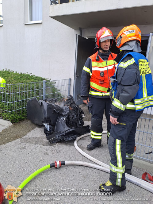 20230407 Brand im Müllraum eines Mehrparteienwohnhaus in Traiskirchen  Foto: Freiwillige Feuerwehr Traiskirchen-Stadt