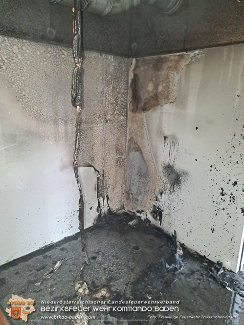20230407 Brand im Müllraum eines Mehrparteienwohnhaus in Traiskirchen  Foto: Freiwillige Feuerwehr Traiskirchen-Stadt