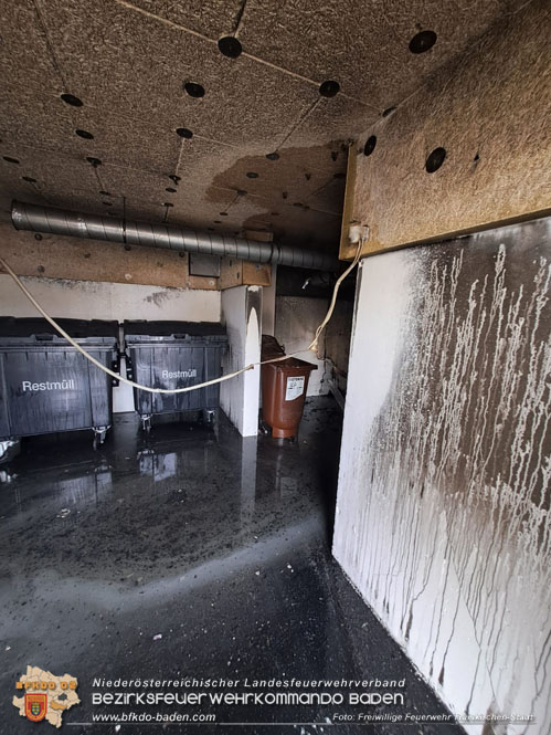 20230407 Brand im Müllraum eines Mehrparteienwohnhaus in Traiskirchen  Foto: Freiwillige Feuerwehr Traiskirchen-Stadt