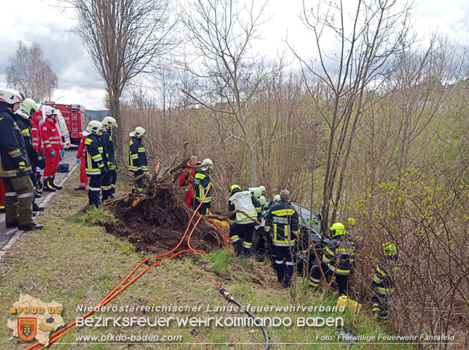 20230416 Menschenrettung aus verunfalltem PKW B18 Pottenstein Foto: FF Fahrafeld 20230416 Menschenrettung aus verunfalltem PKW B18 Pottenstein Foto: FF Fahrafeld