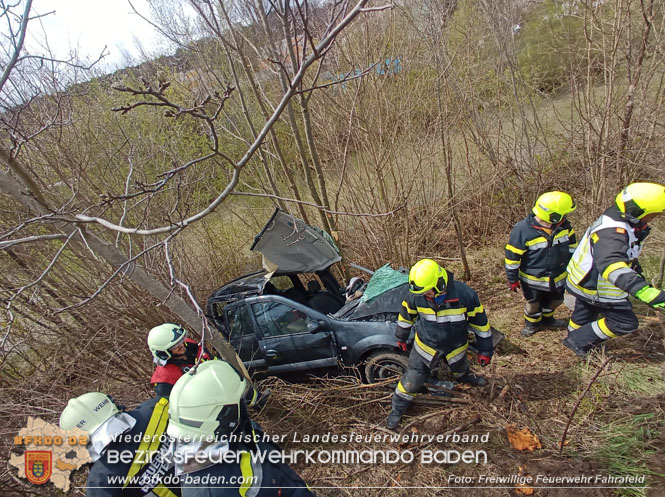 20230416 Menschenrettung aus verunfalltem PKW B18 Pottenstein Foto: FF Fahrafeld 20230416 Menschenrettung aus verunfalltem PKW B18 Pottenstein Foto: FF Fahrafeld