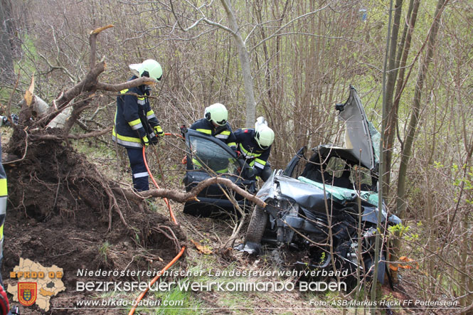 20230416 Menschenrettung aus verunfalltem PKW B18 Pottenstein Foto: ASB Markus Hackl FF Pottenstein 20230416 Menschenrettung aus verunfalltem PKW B18 Pottenstein Foto: ASB Markus Hackl FF Pottenstein