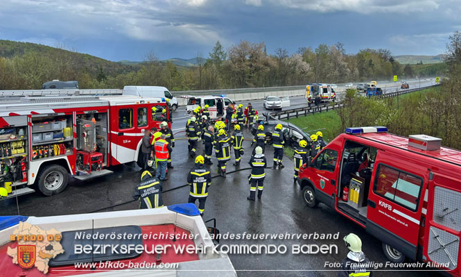 20230429 Menschenrettung nach Verkehrsunfall auf der A21  Foto: Freiwillige Feuerwehr Alland
