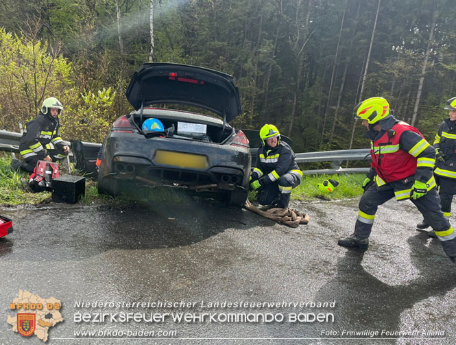 20230429 Menschenrettung nach Verkehrsunfall auf der A21  Foto: Freiwillige Feuerwehr Alland