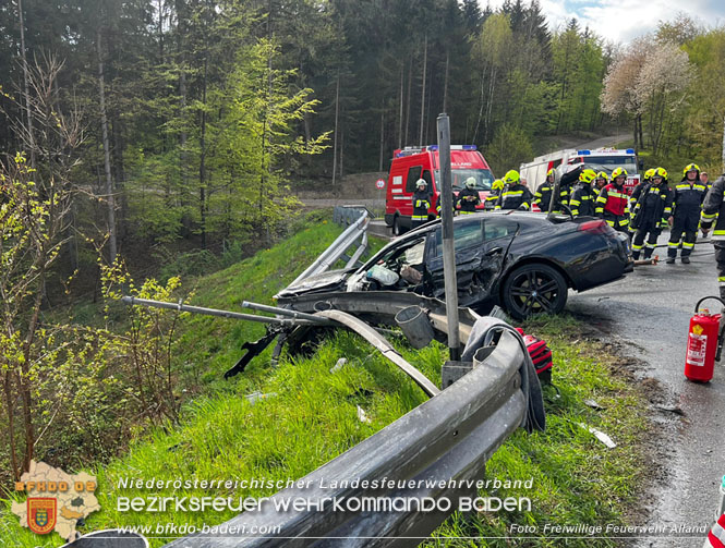 20230429 Menschenrettung nach Verkehrsunfall auf der A21  Foto: Freiwillige Feuerwehr Alland