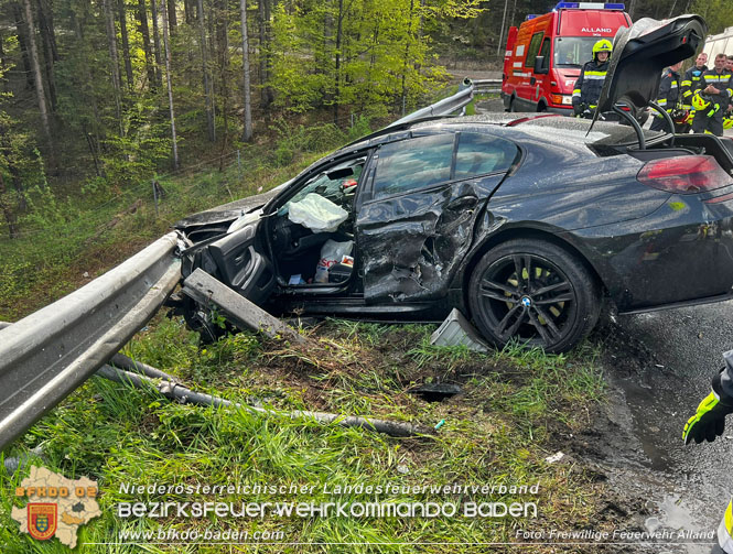 20230429 Menschenrettung nach Verkehrsunfall auf der A21  Foto: Freiwillige Feuerwehr Alland