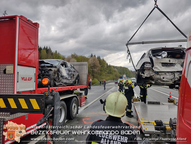20230429 Menschenrettung nach Verkehrsunfall auf der A21  Foto: Freiwillige Feuerwehr Alland