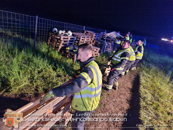 20230502 Lkw Unfall auf der A2 bei Traiskirchen Foto: Stefan Schneider BFKDO BADEN 20230502 Lkw Unfall auf der A2 bei Traiskirchen Foto: Stefan Schneider BFKDO BADEN