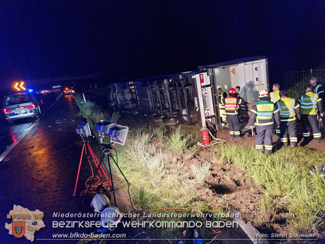 20230502 Lkw Unfall auf der A2 bei Traiskirchen Foto: Stefan Schneider BFKDO BADEN 20230502 Lkw Unfall auf der A2 bei Traiskirchen Foto: Stefan Schneider BFKDO BADEN