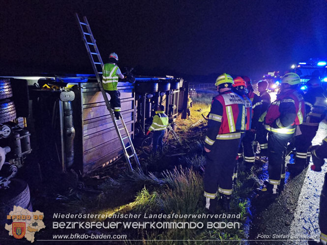 20230502 Lkw Unfall auf der A2 bei Traiskirchen Foto: Stefan Schneider BFKDO BADEN 20230502 Lkw Unfall auf der A2 bei Traiskirchen Foto: Stefan Schneider BFKDO BADEN