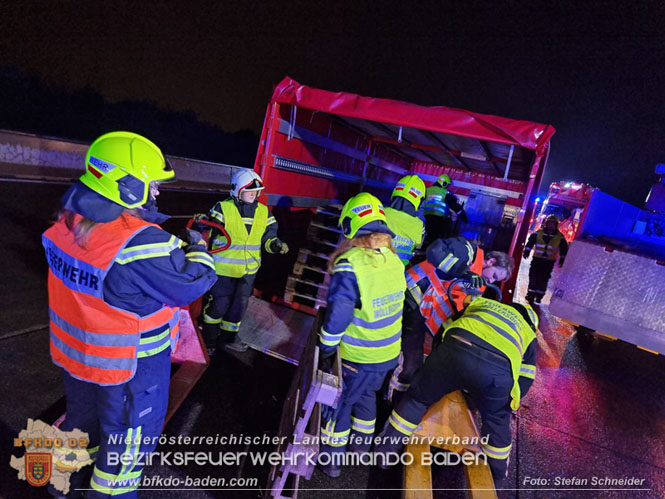 20230502 Lkw Unfall auf der A2 bei Traiskirchen Foto: Stefan Schneider BFKDO BADEN 20230502 Lkw Unfall auf der A2 bei Traiskirchen Foto: Stefan Schneider BFKDO BADEN