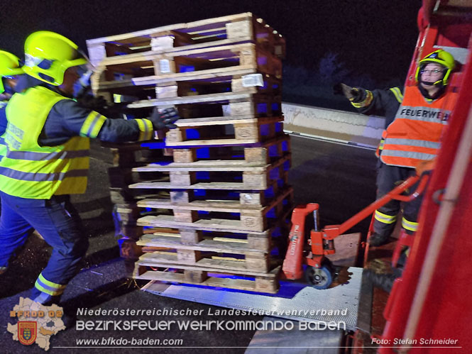 20230502 Lkw Unfall auf der A2 bei Traiskirchen Foto: Stefan Schneider BFKDO BADEN 20230502 Lkw Unfall auf der A2 bei Traiskirchen Foto: Stefan Schneider BFKDO BADEN