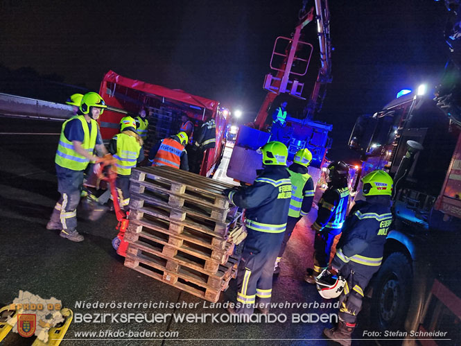 20230502 Lkw Unfall auf der A2 bei Traiskirchen Foto: Stefan Schneider BFKDO BADEN 20230502 Lkw Unfall auf der A2 bei Traiskirchen Foto: Stefan Schneider BFKDO BADEN