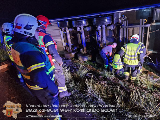 20230502 Lkw Unfall auf der A2 bei Traiskirchen Foto: Stefan Schneider BFKDO BADEN 20230502 Lkw Unfall auf der A2 bei Traiskirchen Foto: Stefan Schneider BFKDO BADEN