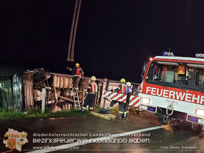 20230502 Lkw Unfall auf der A2 bei Traiskirchen Foto: Stefan Schneider BFKDO BADEN 20230502 Lkw Unfall auf der A2 bei Traiskirchen Foto: Stefan Schneider BFKDO BADEN