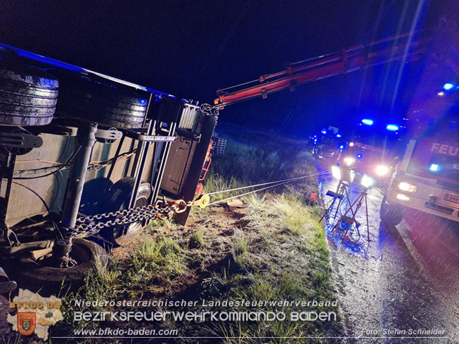 20230502 Lkw Unfall auf der A2 bei Traiskirchen Foto: Stefan Schneider BFKDO BADEN 20230502 Lkw Unfall auf der A2 bei Traiskirchen Foto: Stefan Schneider BFKDO BADEN