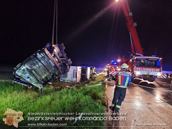 20230502 Lkw Unfall auf der A2 bei Traiskirchen Foto: Stefan Schneider BFKDO BADEN 20230502 Lkw Unfall auf der A2 bei Traiskirchen Foto: Stefan Schneider BFKDO BADEN