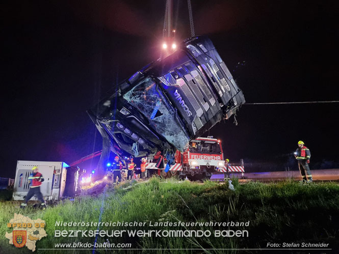 20230502 Lkw Unfall auf der A2 bei Traiskirchen Foto: Stefan Schneider BFKDO BADEN 20230502 Lkw Unfall auf der A2 bei Traiskirchen Foto: Stefan Schneider BFKDO BADEN