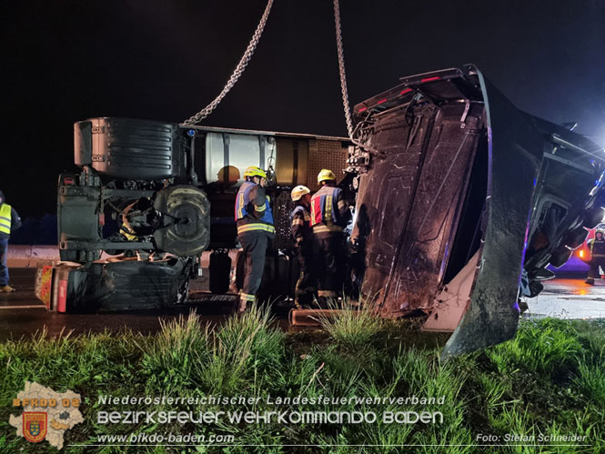 20230502 Lkw Unfall auf der A2 bei Traiskirchen Foto: Stefan Schneider BFKDO BADEN 20230502 Lkw Unfall auf der A2 bei Traiskirchen Foto: Stefan Schneider BFKDO BADEN