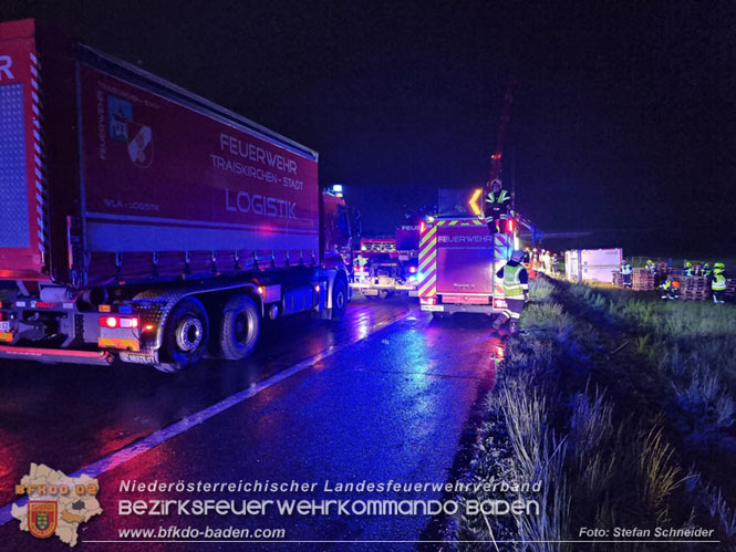20230502 Lkw Unfall auf der A2 bei Traiskirchen Foto: Stefan Schneider BFKDO BADEN 20230502 Lkw Unfall auf der A2 bei Traiskirchen Foto: Stefan Schneider BFKDO BADEN