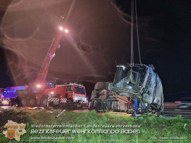 20230502 Lkw Unfall auf der A2 bei Traiskirchen Foto: Stefan Schneider BFKDO BADEN 20230502 Lkw Unfall auf der A2 bei Traiskirchen Foto: Stefan Schneider BFKDO BADEN