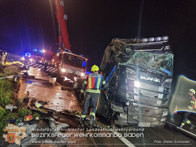 20230502 Lkw Unfall auf der A2 bei Traiskirchen Foto: Stefan Schneider BFKDO BADEN 20230502 Lkw Unfall auf der A2 bei Traiskirchen Foto: Stefan Schneider BFKDO BADEN